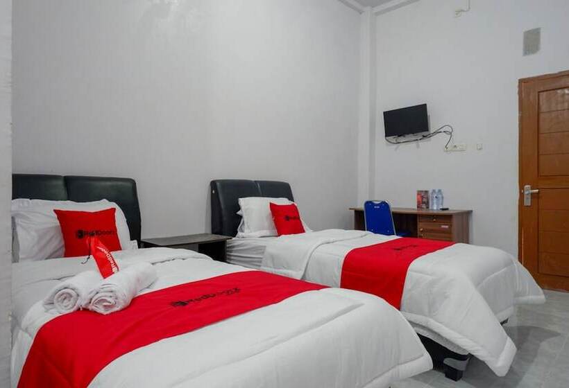 فندق Reddoorz Near Pasar Baru Mamuju