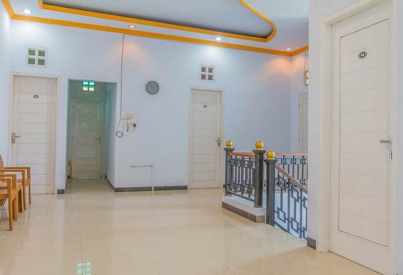 پانسیون Reddoorz Syariah @ Puri Kalijaga Street