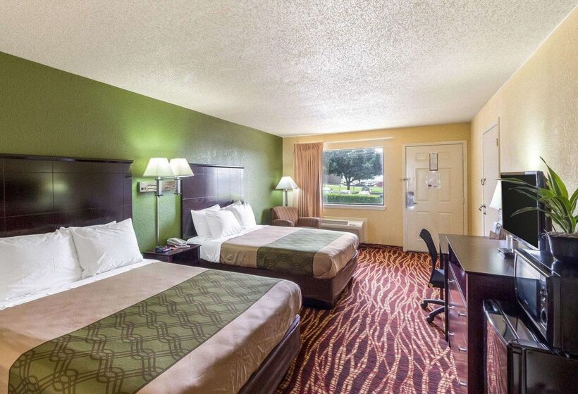 Отель Econo Lodge Inn & Suites Downtown Northeast Near Fort Sam Houston