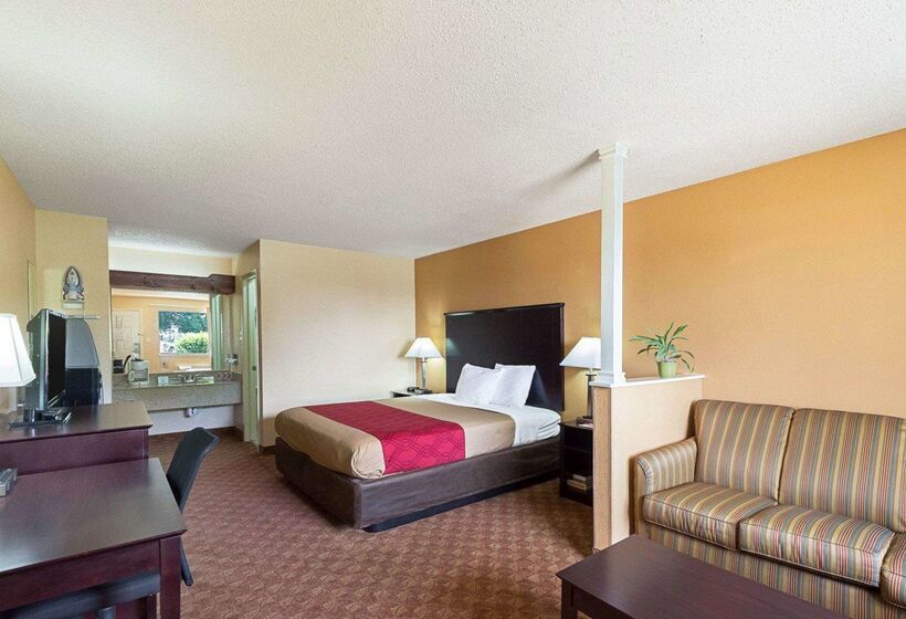 Отель Econo Lodge Inn & Suites Downtown Northeast Near Fort Sam Houston