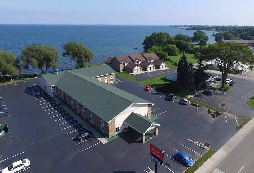 فندق Econo Lodge On The Bay