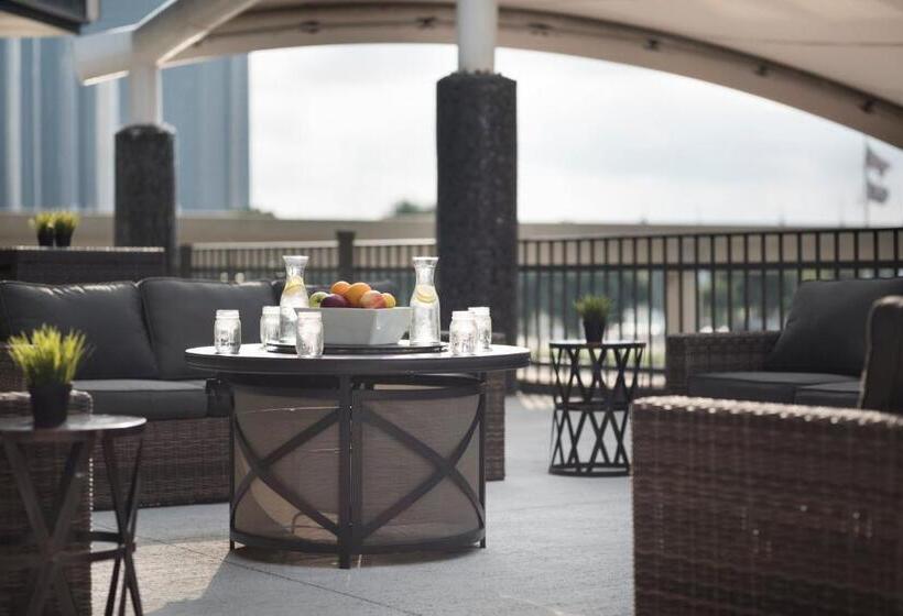 هتل Fort Pontchartrain Detroit, A Wyndham