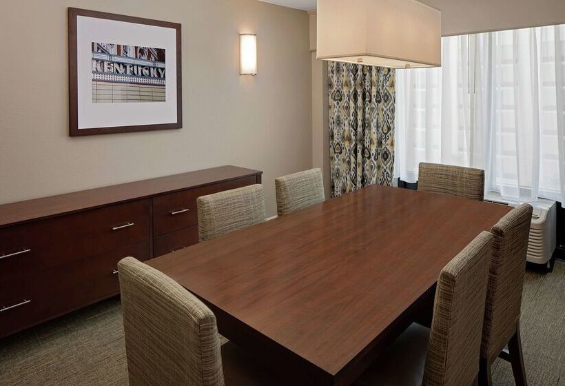هتل Hampton Inn Louisville Downtown