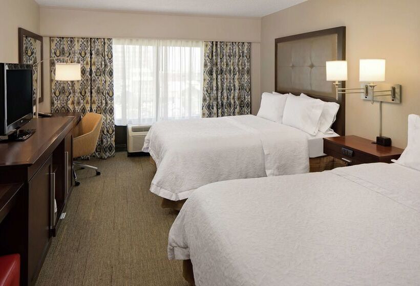 هتل Hampton Inn Louisville Downtown