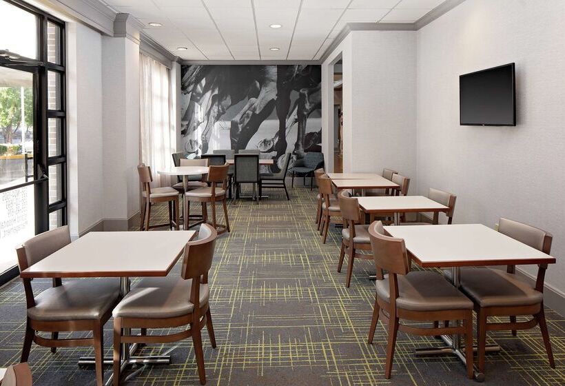 هتل Hampton Inn Louisville Downtown