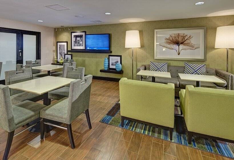 בית מלון כפרי Hampton Inn Morgan Hill