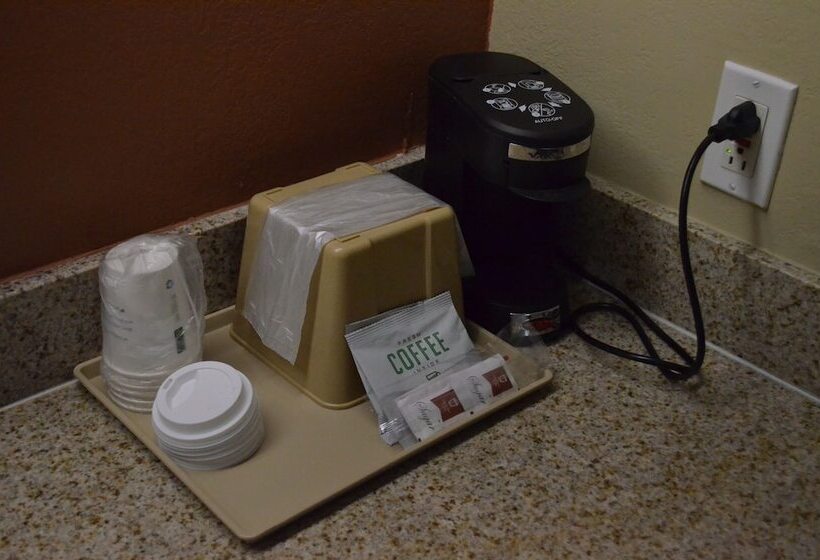 هتل Hill Country Inn & Suites