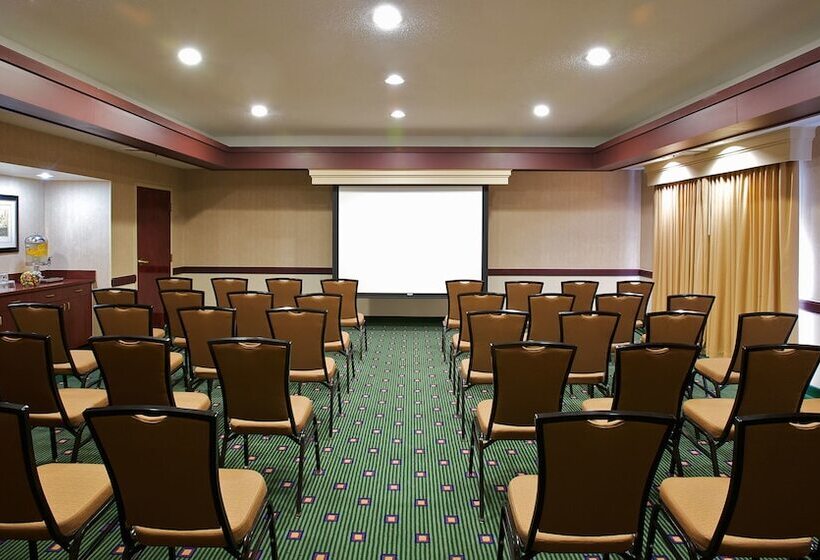 هتل Homewood Suites By Hilton Mobile Airport University Area