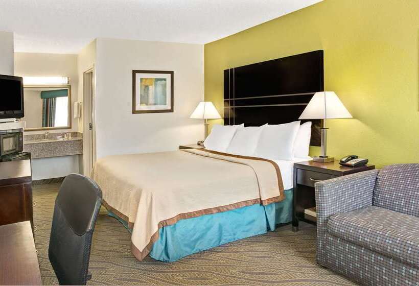 هتل Howard Johnson By Wyndham Houston Heights/downtown