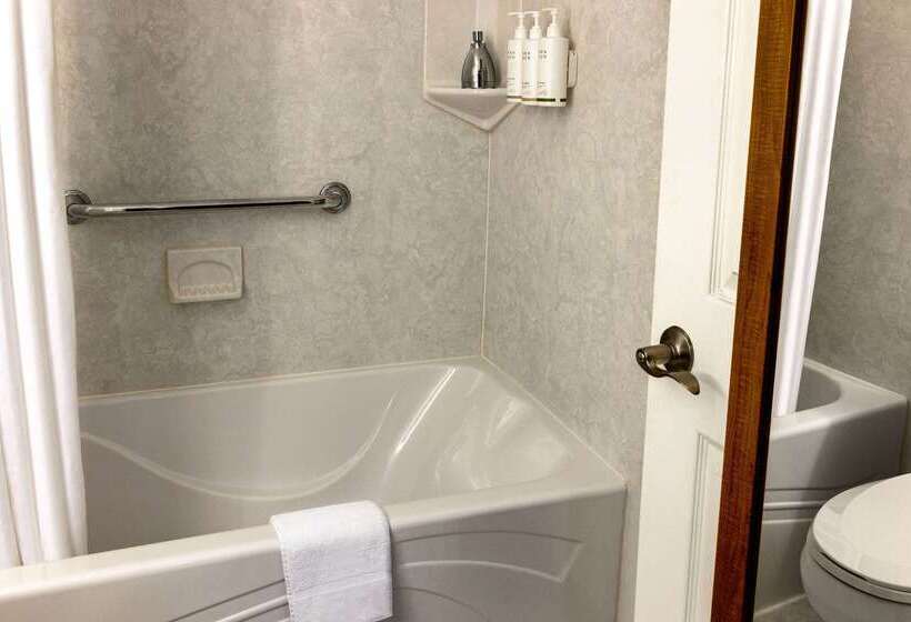 هتل Howard Johnson By Wyndham Ocean City Oceanfront