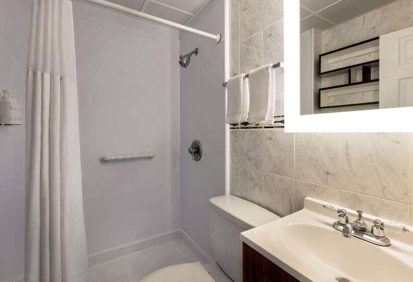 هتل Howard Johnson By Wyndham Ocean City Oceanfront