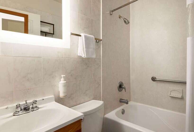 هتل Howard Johnson By Wyndham Ocean City Oceanfront