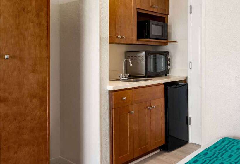 هتل Howard Johnson By Wyndham Ocean City Oceanfront