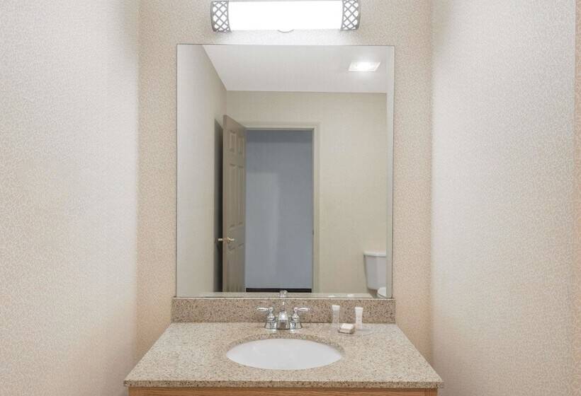 هتل Howard Johnson By Wyndham Springfield