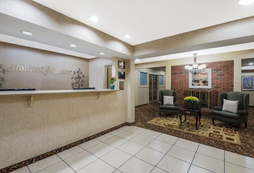 هتل Howard Johnson By Wyndham Springfield