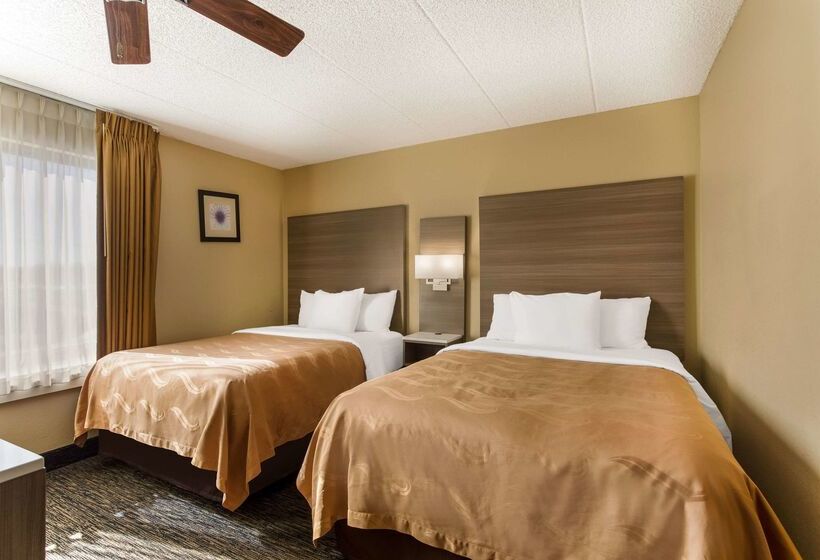 هتل Quality Suites Milwaukee Airport