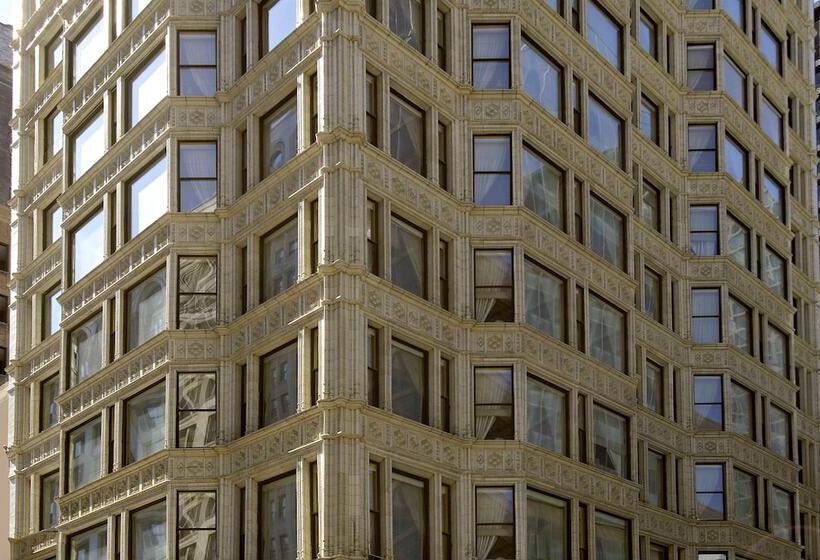 Staypineapple, An Iconic Hotel, The Loop