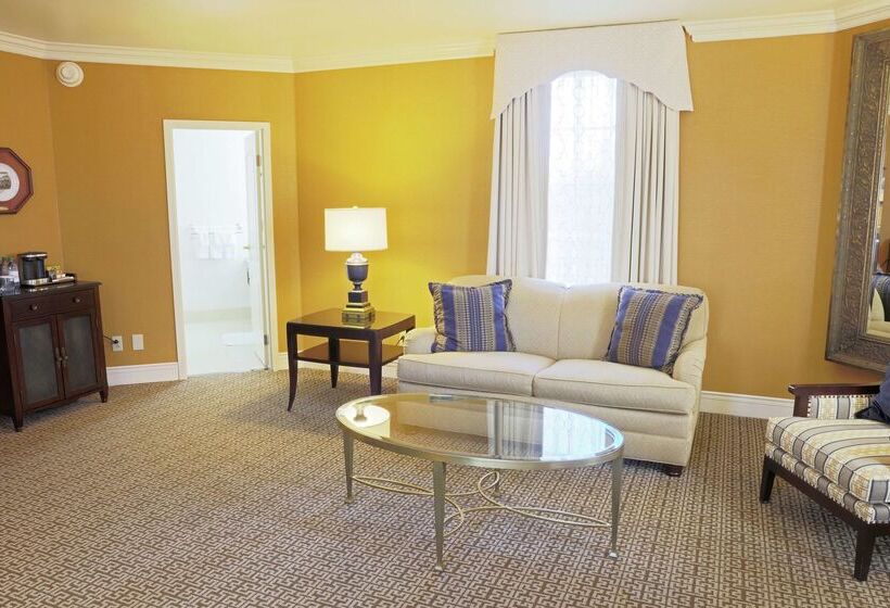 هتل Roanoke & Conference Ctr, Curio Collection By Hilton
