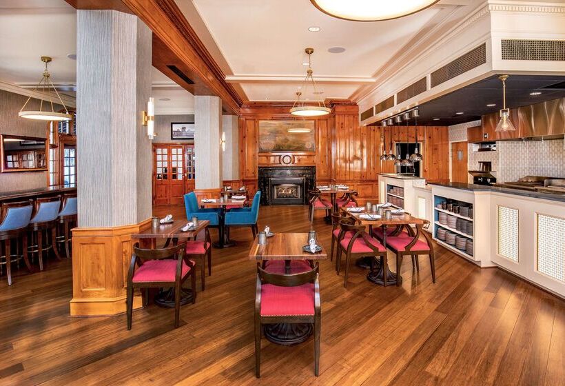 هتل Roanoke & Conference Ctr, Curio Collection By Hilton