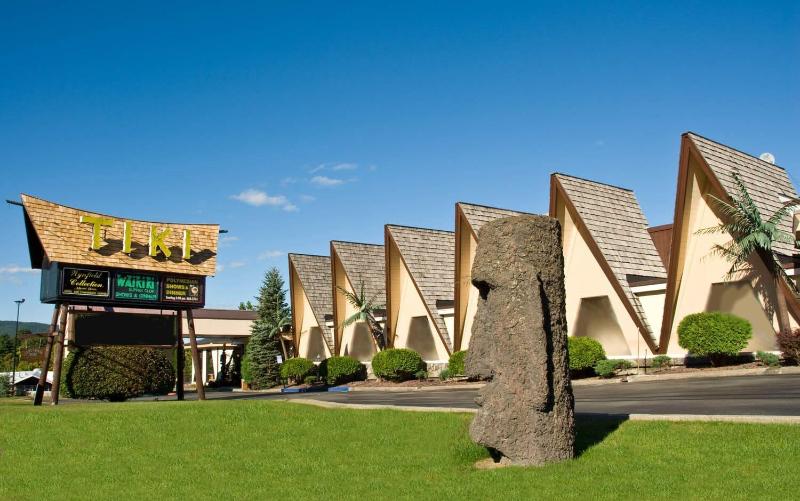Tiki Resort   Lake George
