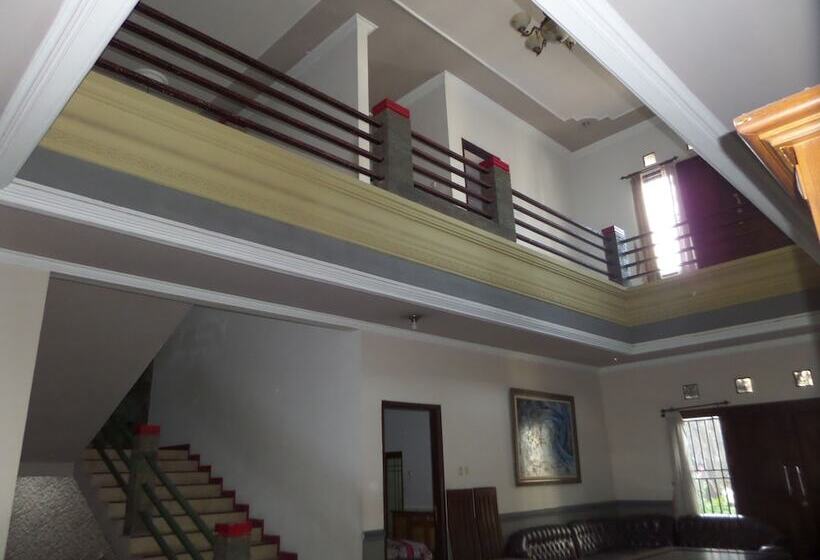 پانسیون Villa Semeru 1