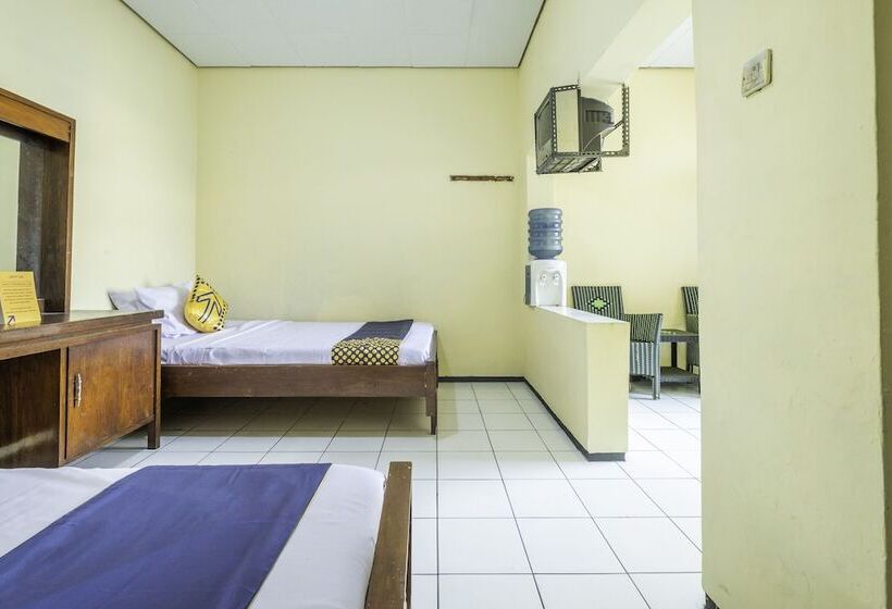 Spot On 1970 Hotel Priangan