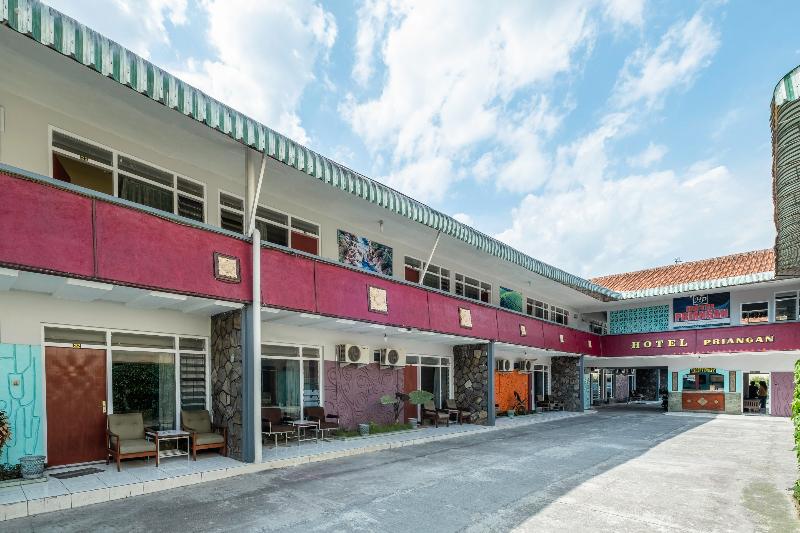 Spot On 1970 Hotel Priangan