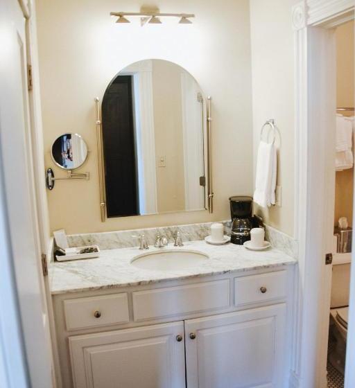 تختخواب و صبحانه Dickson Street Inn