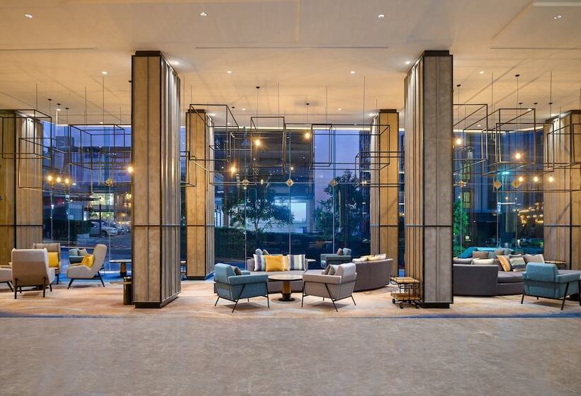 هتل Holiday Inn & Suites Siracha Laemchabang, An Ihg