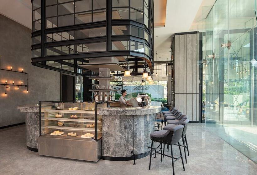 هتل Holiday Inn & Suites Siracha Laemchabang, An Ihg