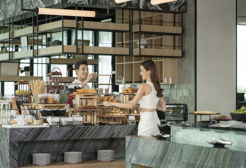 هتل Holiday Inn & Suites Siracha Laemchabang, An Ihg