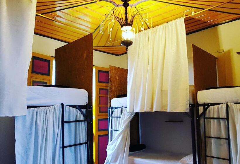 پانسیون Hostal Bremen