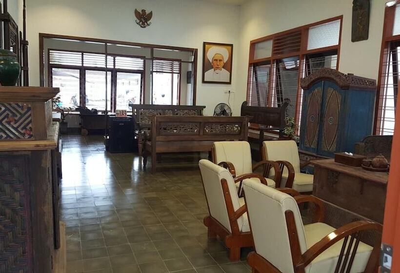 Bed and Breakfast Sultan Guest House & Resto Tulungagung