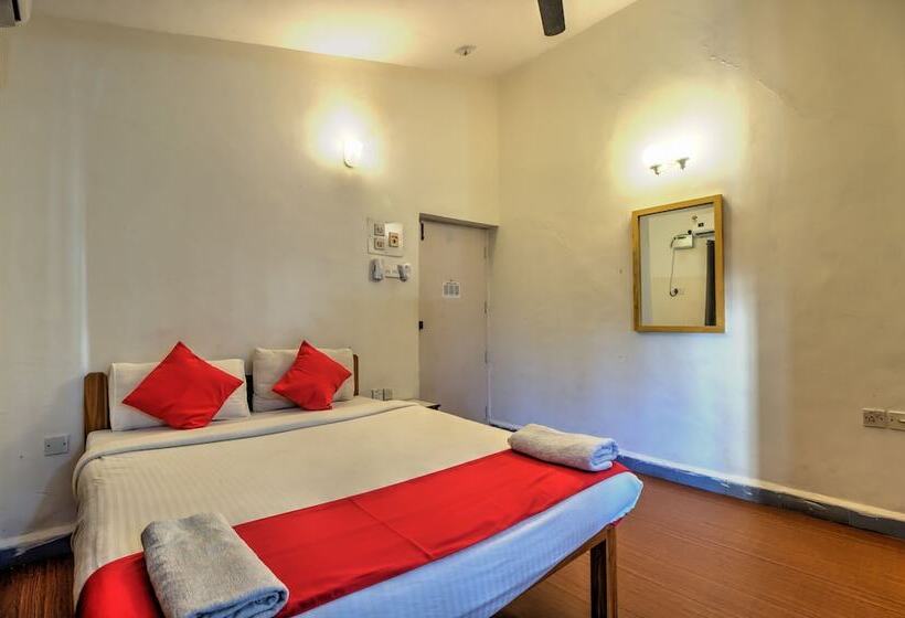 هتل Jarrs Renton Manor