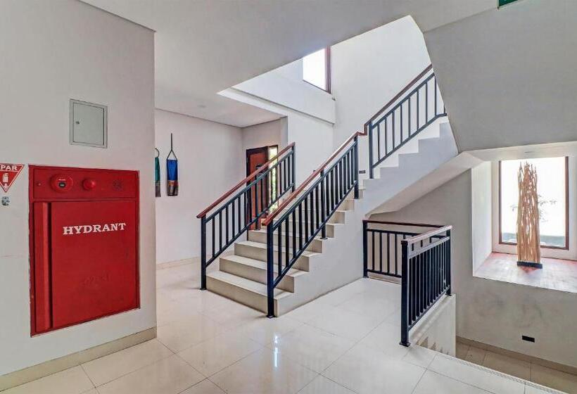 Отель Townhouse Oak Signature Bali