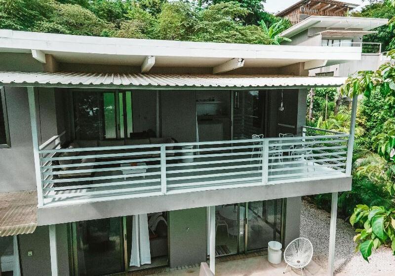 هتل Akwa Santa Teresa Ocean View Villas & Rooms