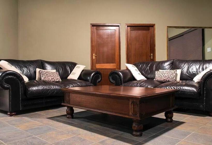 فندق Izapa Bush And Game Lodge