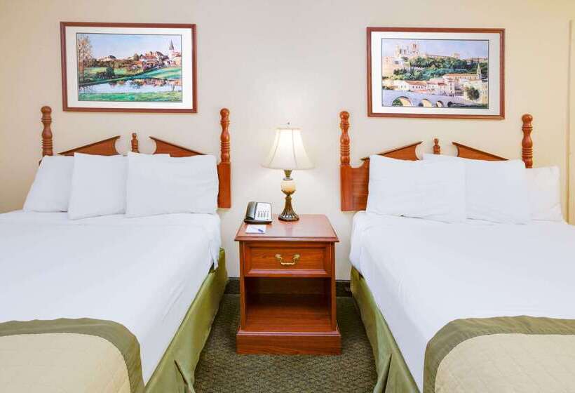 فندق Baymont By Wyndham Ozark