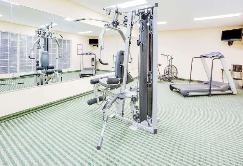 فندق Baymont By Wyndham Ozark