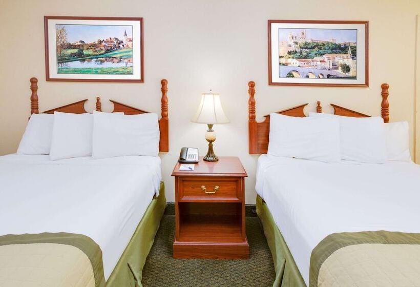 فندق Baymont By Wyndham Ozark