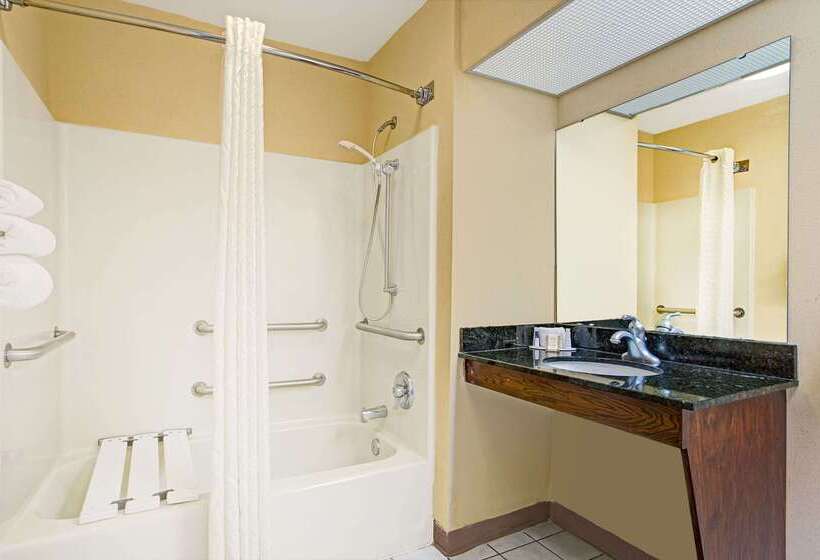 ホテル Baymont By Wyndham Smithfield