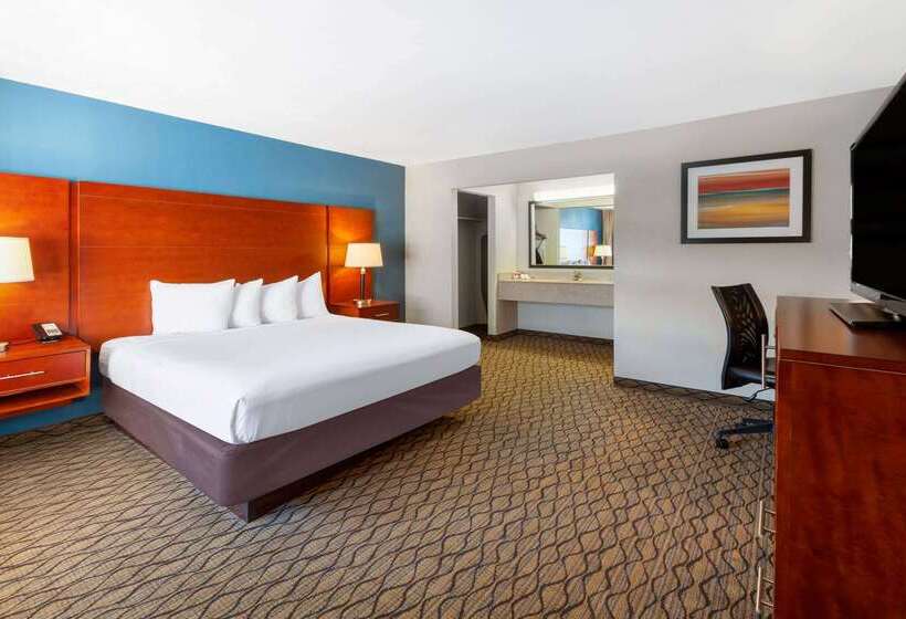 ホテル Baymont By Wyndham St. Ignace Lakefront