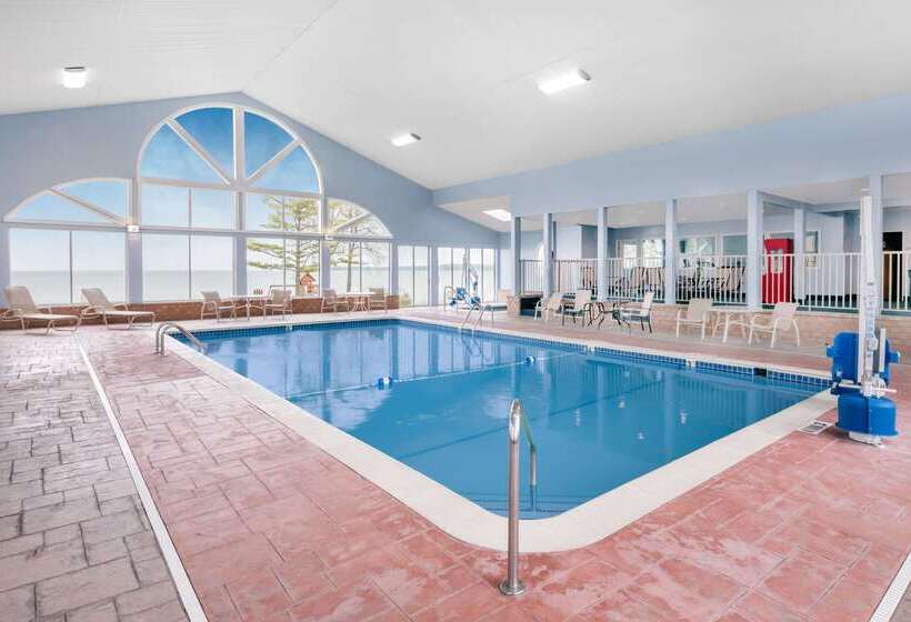 فندق Baymont By Wyndham St. Ignace Lakefront