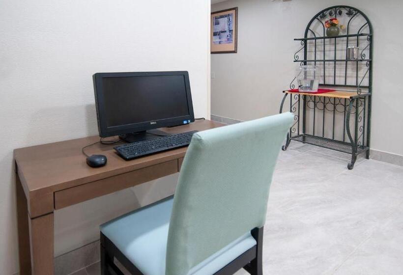 هتل Baymont By Wyndham Tuscaloosa