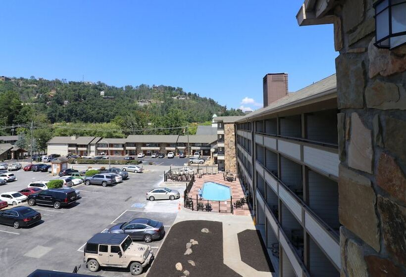 בית מלון כפרי Howard Johnson By Wyndham Downtown Gatlinburg