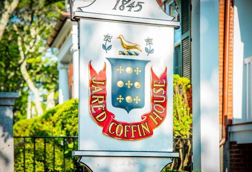 هتل Jared Coffin House