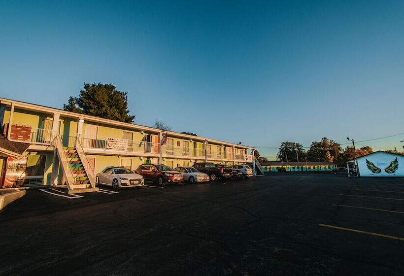 فندق Knights Inn Berea