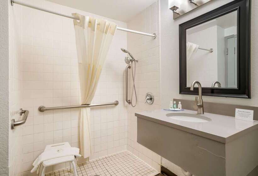 هتل Quality Inn Jacksonville Near Camp Lejeune