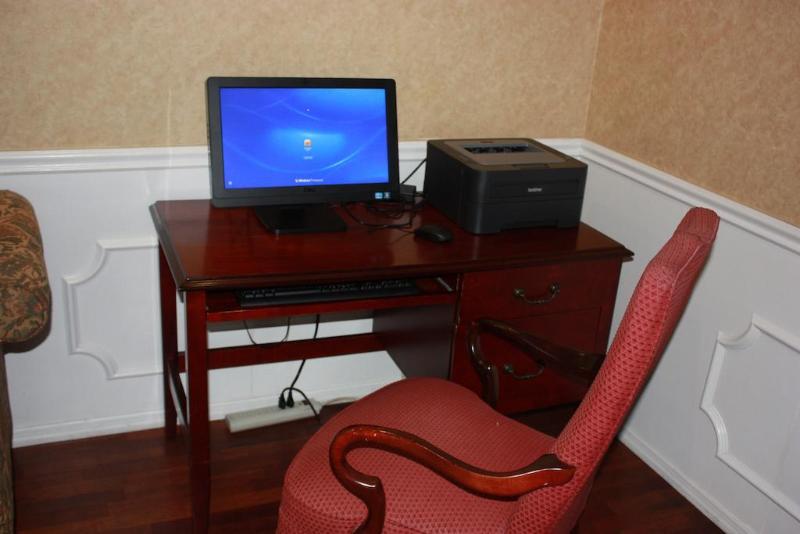 فندق Red Roof Inn & Suites Calhoun