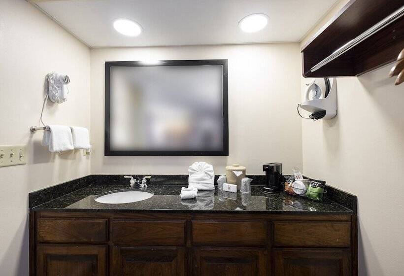 فندق Red Roof Inn & Suites Calhoun